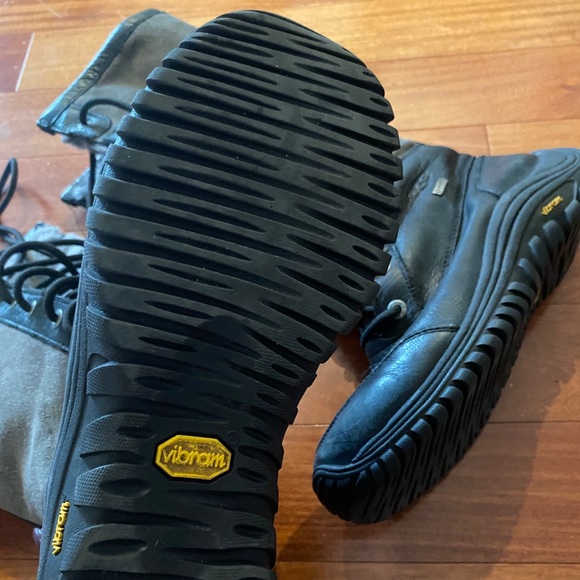 Woman’s ugg - Picture 6 of 11